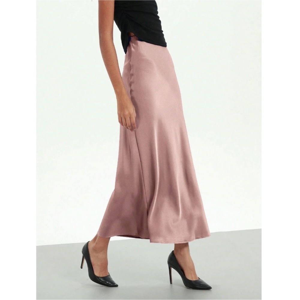 Elegant Pink Satin Chic Midi Skirt - Picture 6 of 7